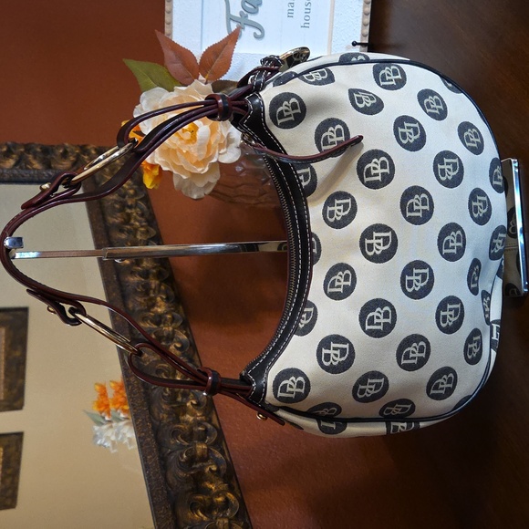 Dooney & Bourke Circle Hobo Bag NWOT - Picture 3 of 16